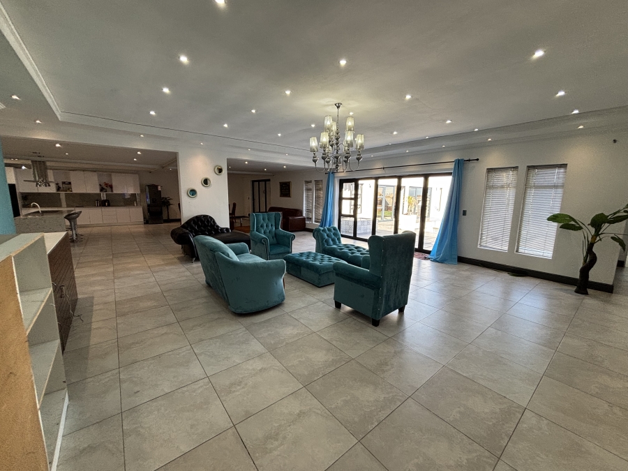 5 Bedroom Property for Sale in Pelican Heights Western Cape